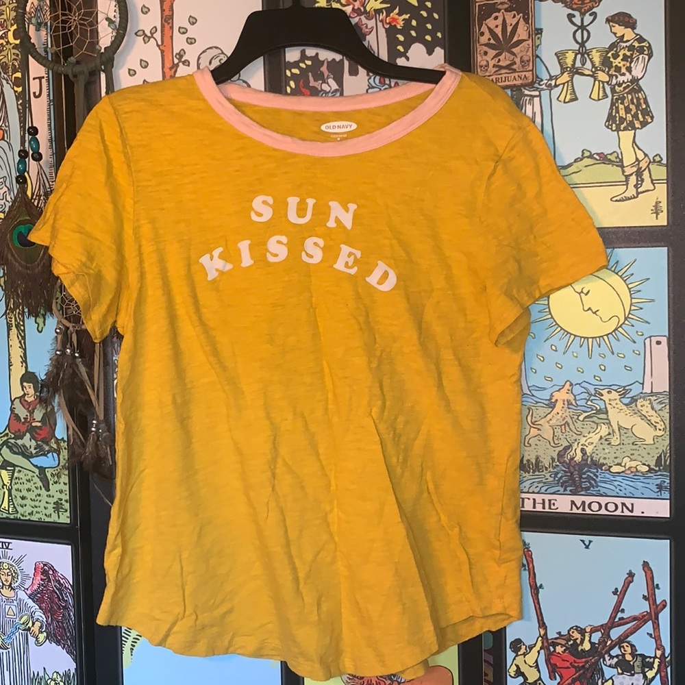 🌹Sun Kissed Old Navy Tee🌹